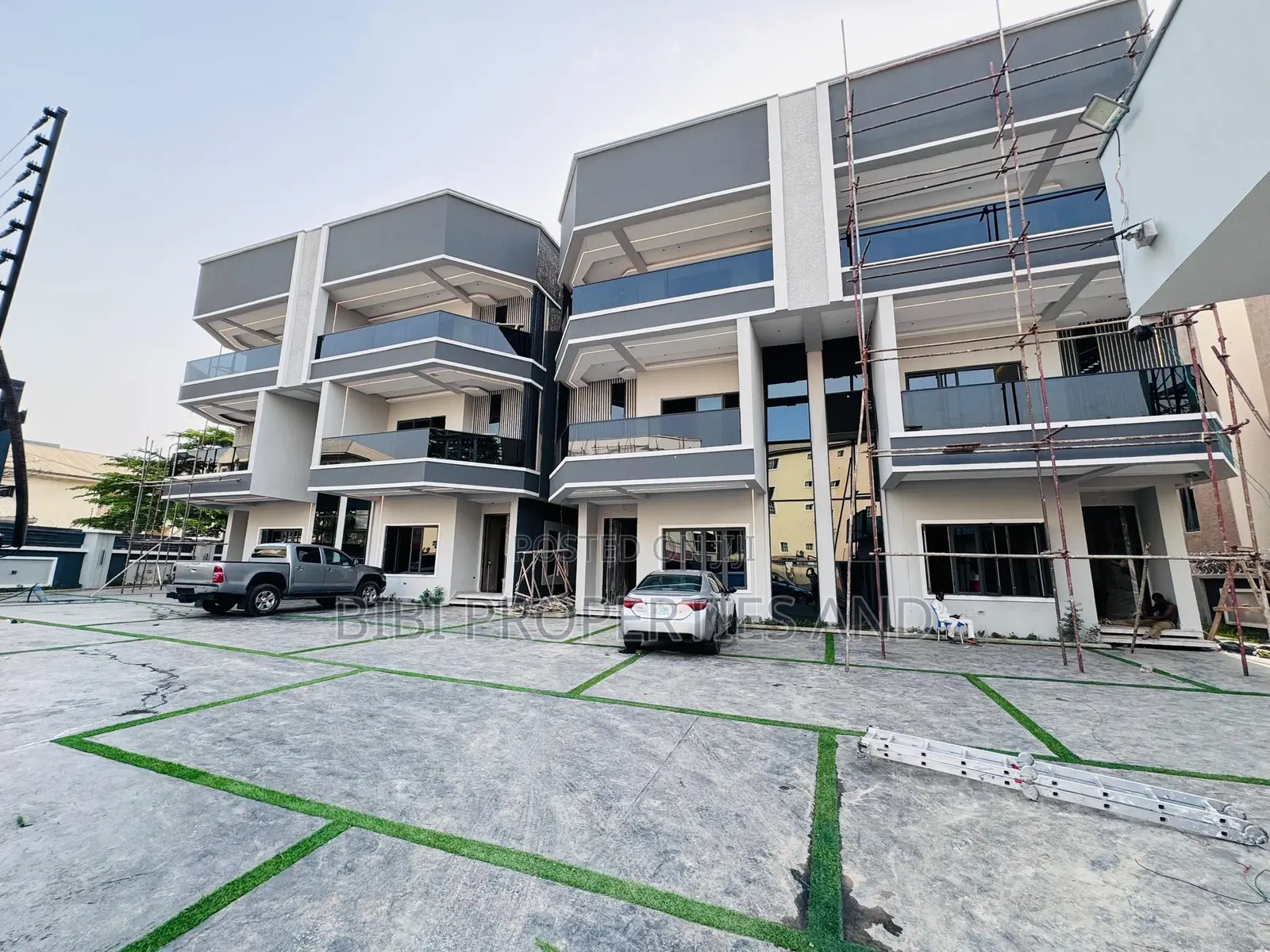 4bdrm Townhouse/Terrace in Utako for sale in Utako