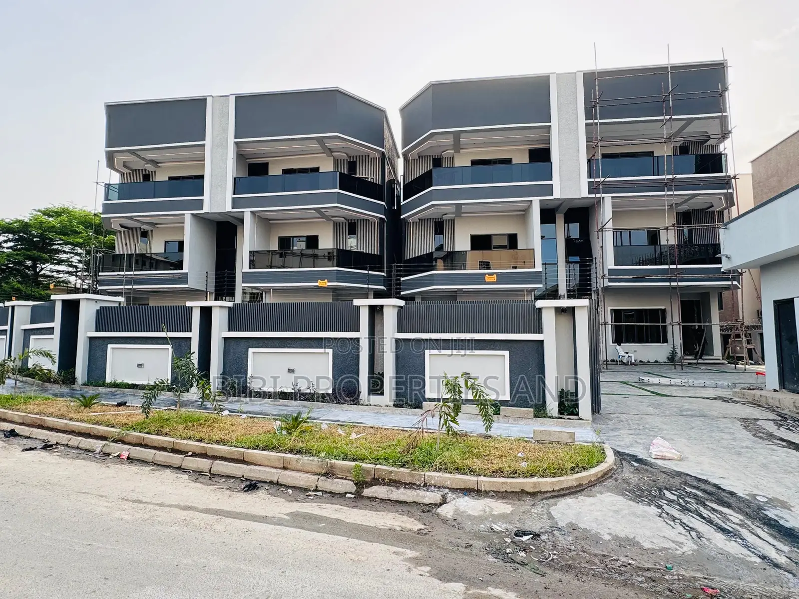 4bdrm Townhouse/Terrace in Utako for sale in Utako