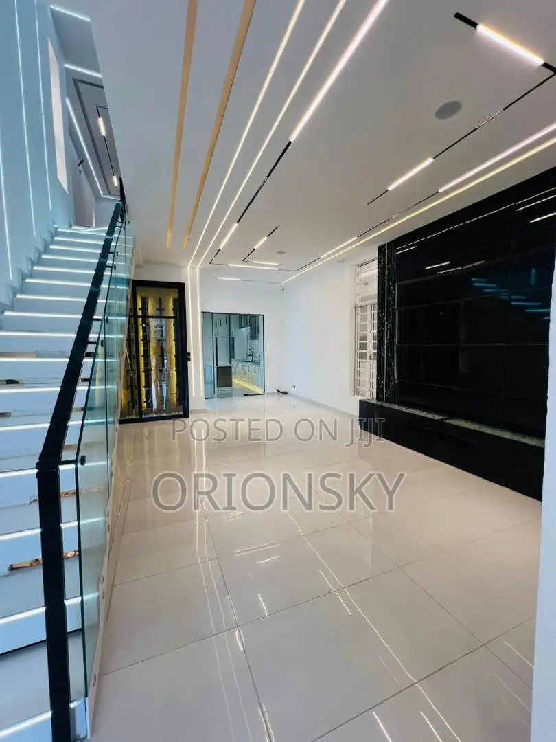 5bdrm Duplex in Ologolo for sale in Ologolo