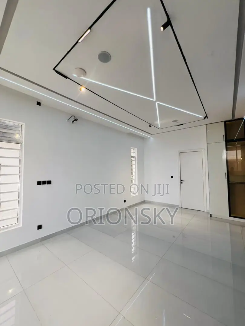 5bdrm Duplex in Ologolo for sale in Ologolo