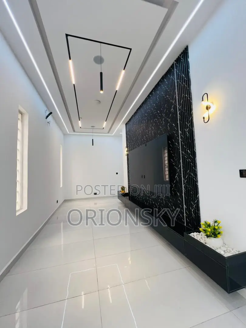 5bdrm Duplex in Ologolo for sale in Ologolo
