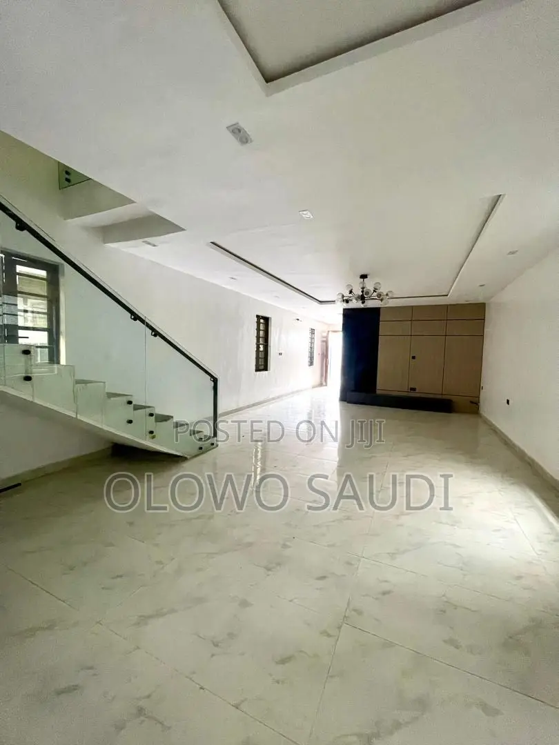 5bdrm Duplex in Ologolo for sale in Ologolo