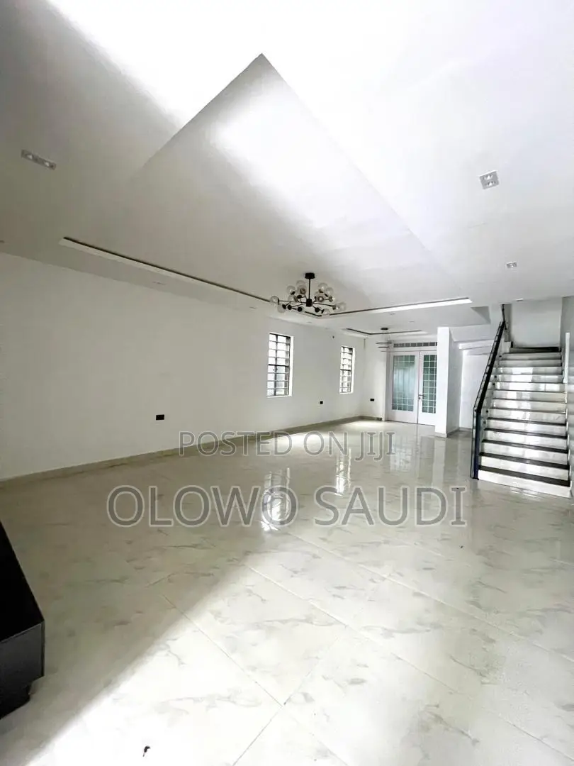 5bdrm Duplex in Ologolo for sale in Ologolo