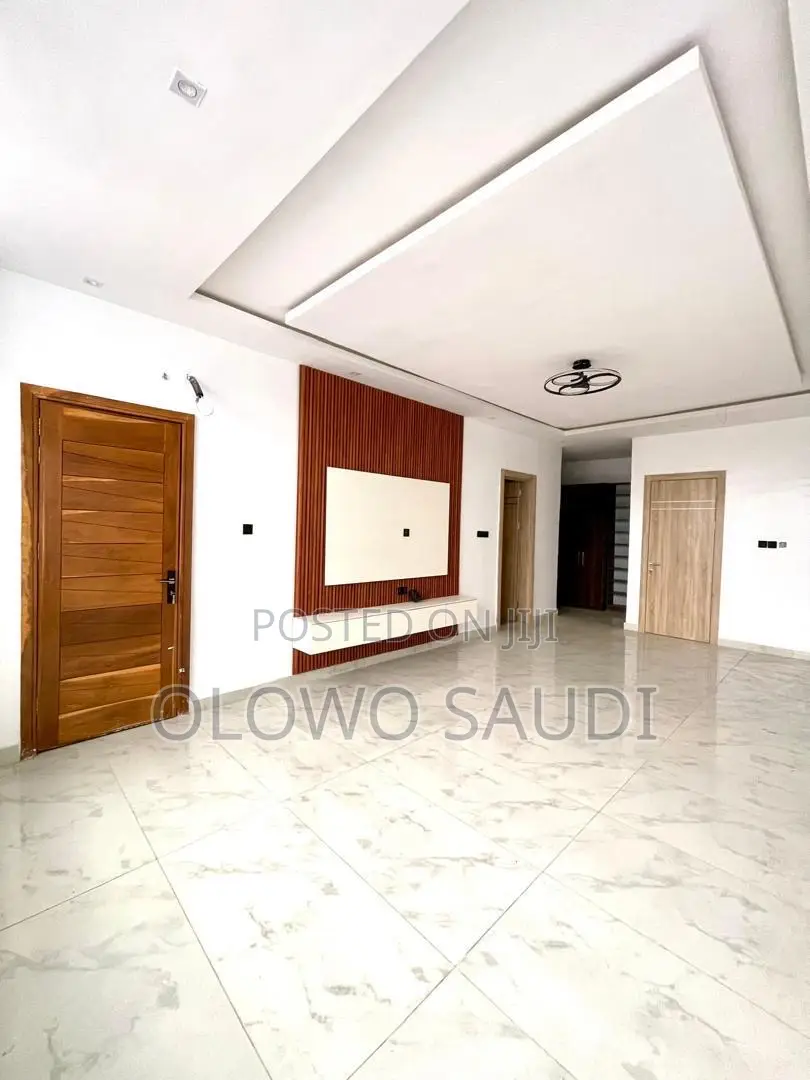 5bdrm Duplex in Ologolo for sale in Ologolo