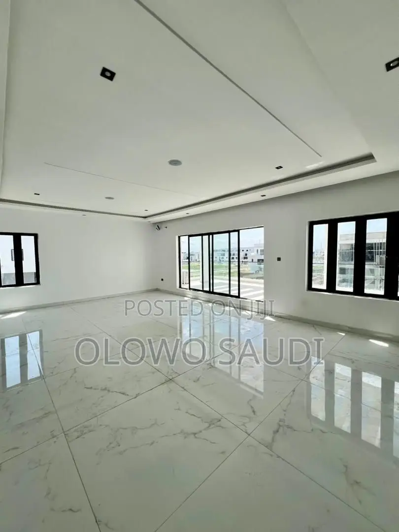6bdrm Duplex in Ikate for sale in Ikate
