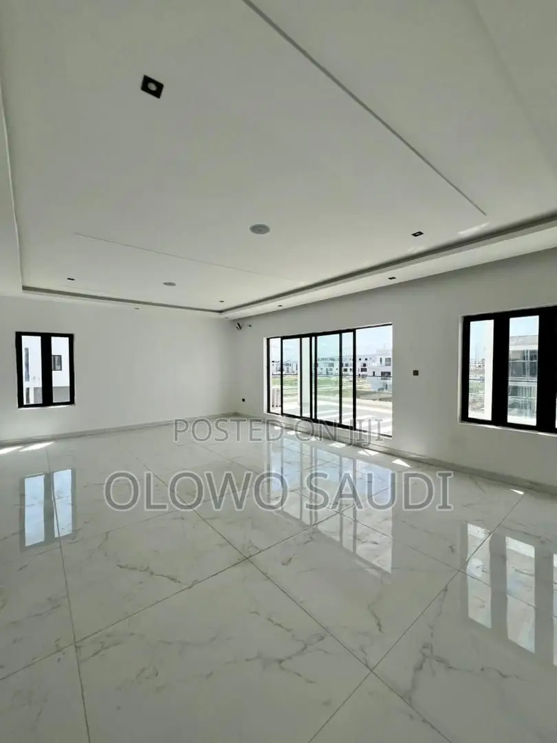 6bdrm Duplex in Ikate for sale in Ikate
