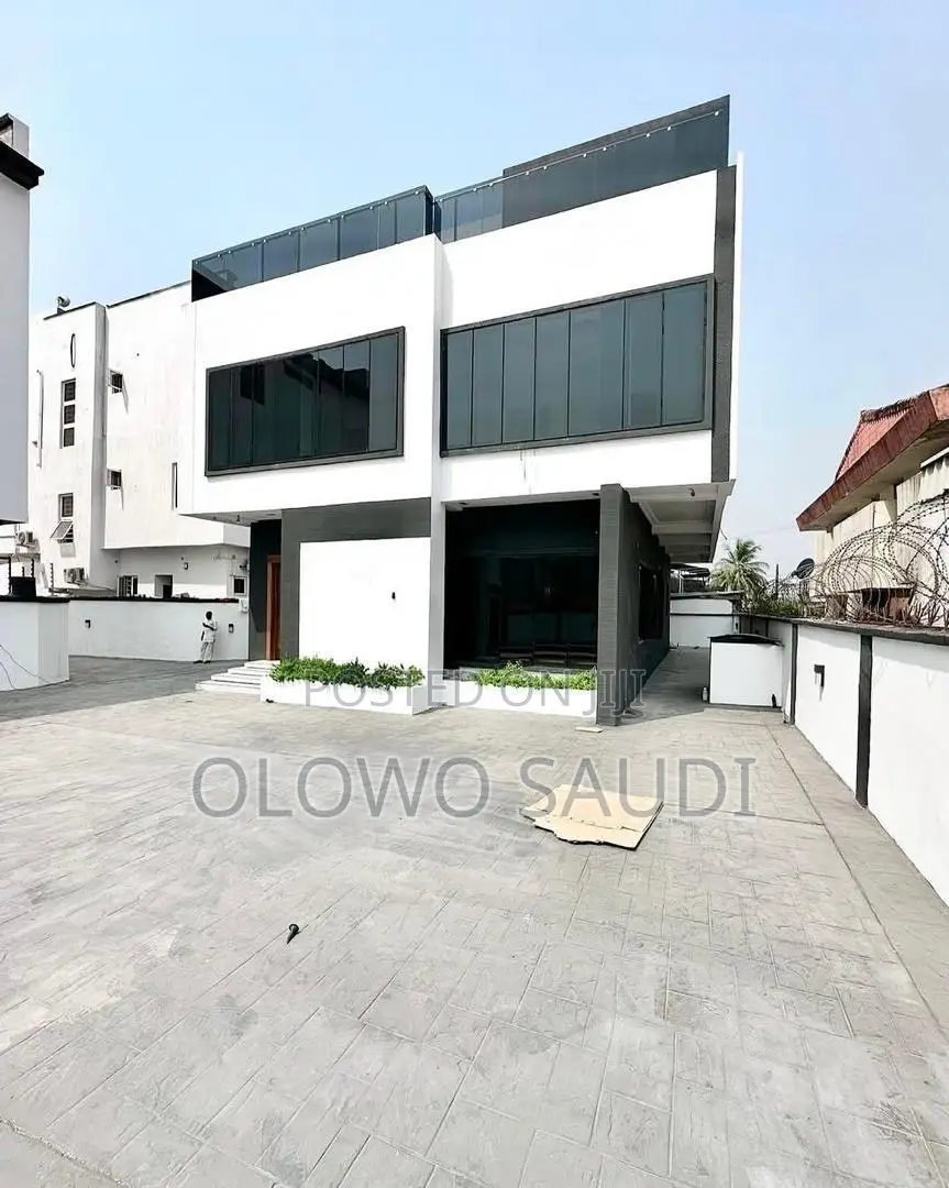5bdrm Duplex in Lekki for sale in Lekki Phase 1