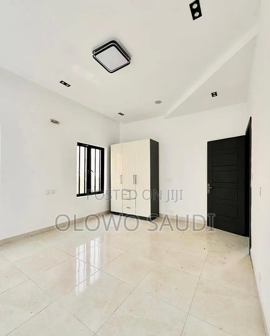 5bdrm Duplex in Lekki for sale in Lekki Phase 1