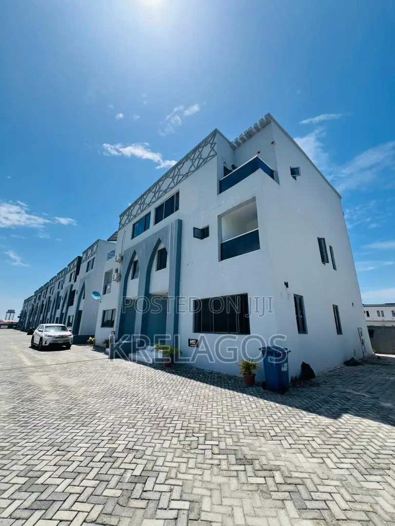 4bdrm Duplex in Chevron for rent in Chevron