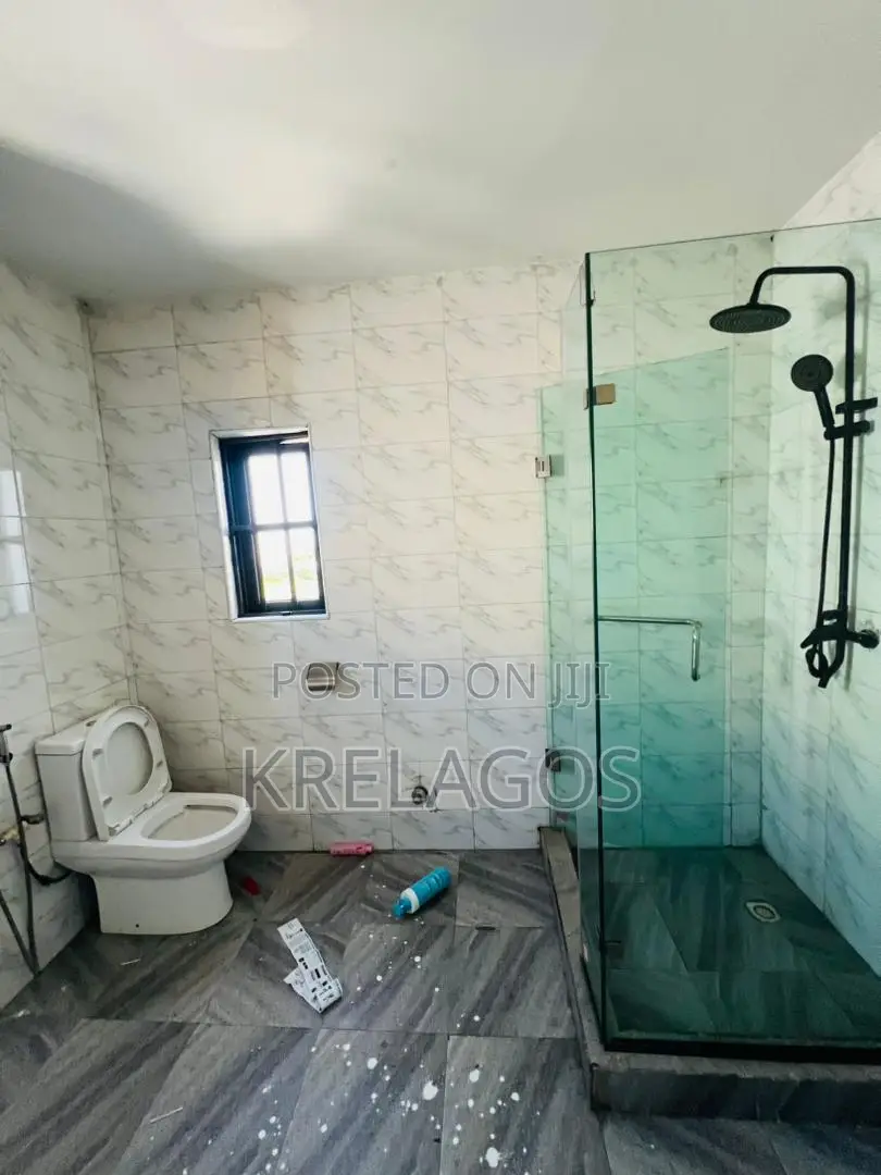 4bdrm Duplex in Chevron for rent in Chevron