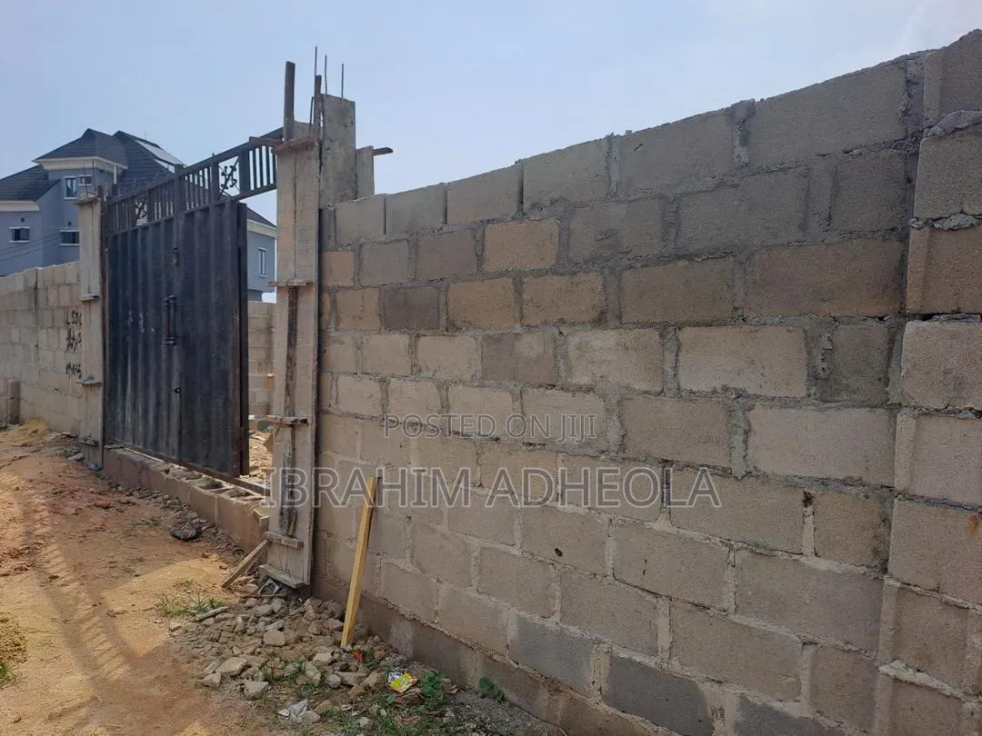 Land Measuring 800sqm in Akoka Yaba in Akoka