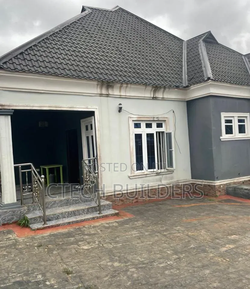 4bdrm Bungalow in Benin City for sale in Benin City