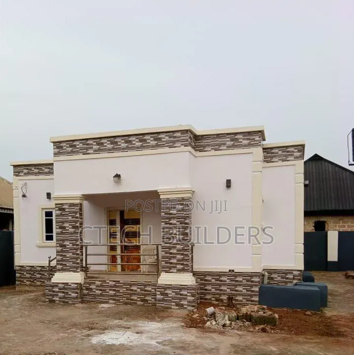 3bdrm Bungalow in Benin City for sale in Benin City
