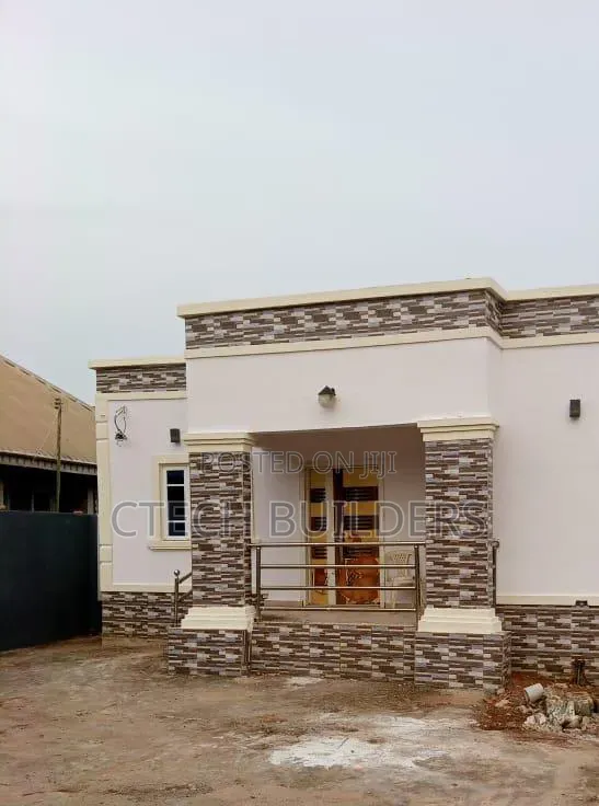 3bdrm Bungalow in Benin City for sale in Benin City