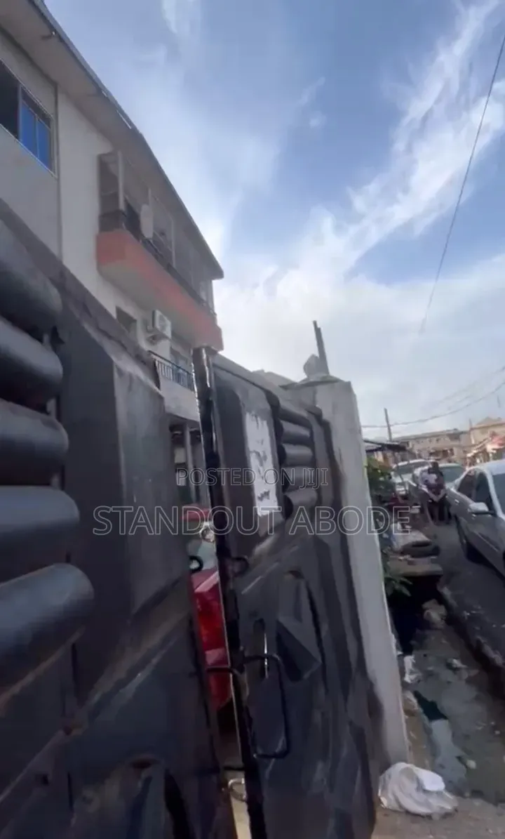 2bdrm Block of Flats in Good Location, Ketu-Alapere for sale in Ketu-Alapere
