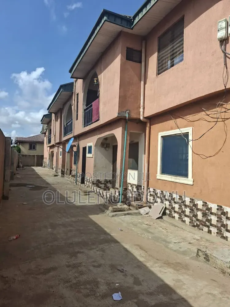 Furnished 3bdrm Block of Flats in Baruwa for sale in Baruwa