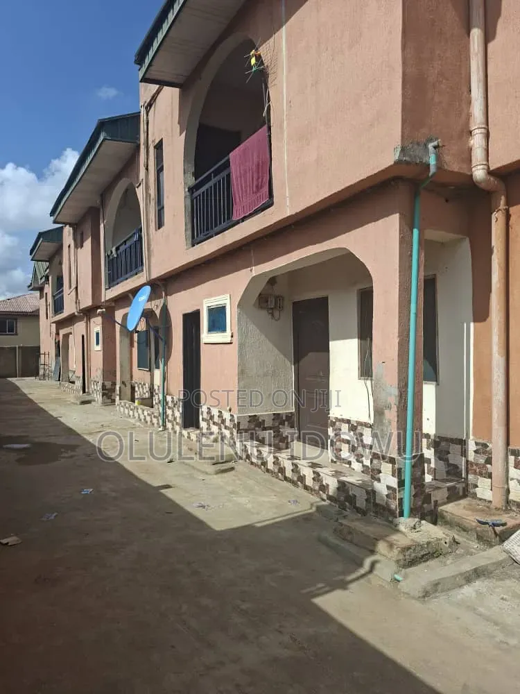 Furnished 3bdrm Block of Flats in Baruwa for sale in Baruwa