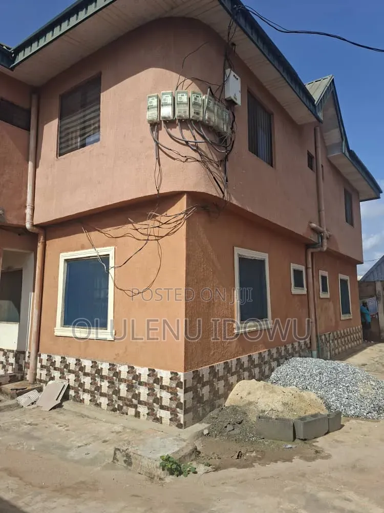 Furnished 3bdrm Block of Flats in Baruwa for sale in Baruwa