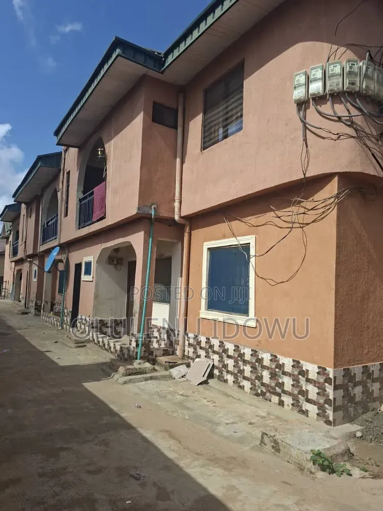 Furnished 3bdrm Block of Flats in Baruwa for sale in Baruwa