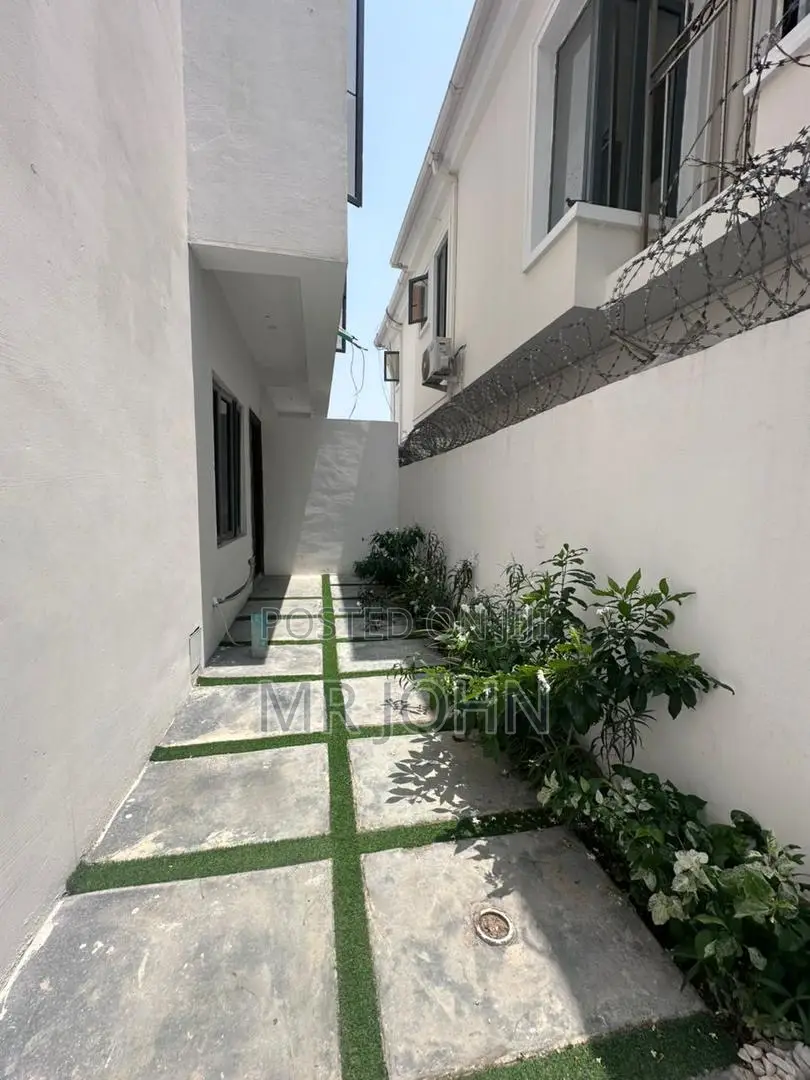 4bdrm House in Ologolo Big Marvel, Lekki for sale in Lekki