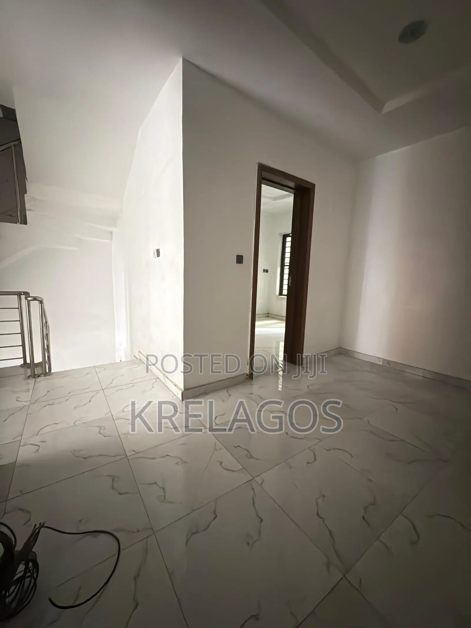 4bdrm Duplex in Chevron for sale in Chevron
