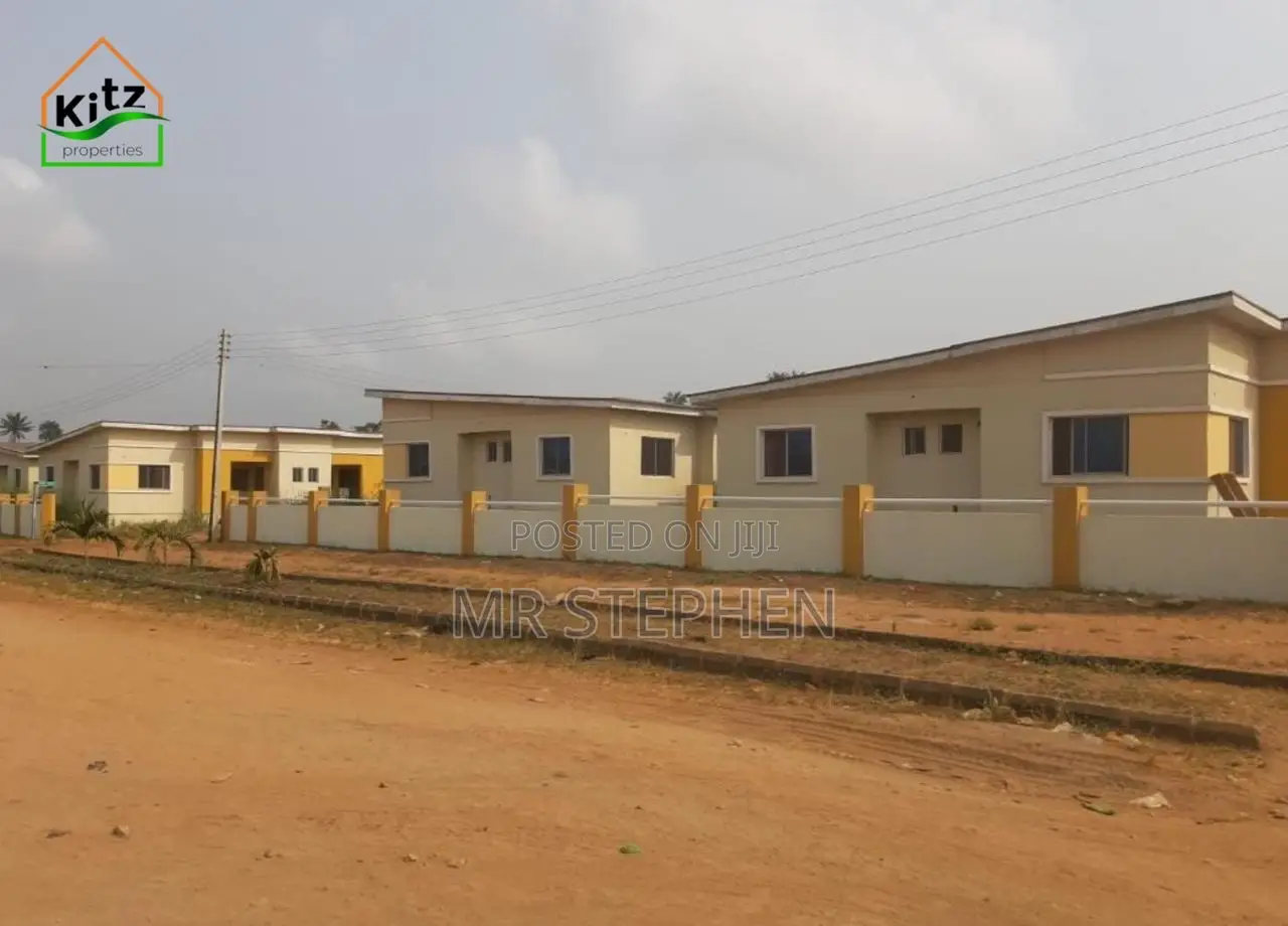 Fully Built 2-bedroom Bungalow In Mowe Ofada in Obafemi-Owode