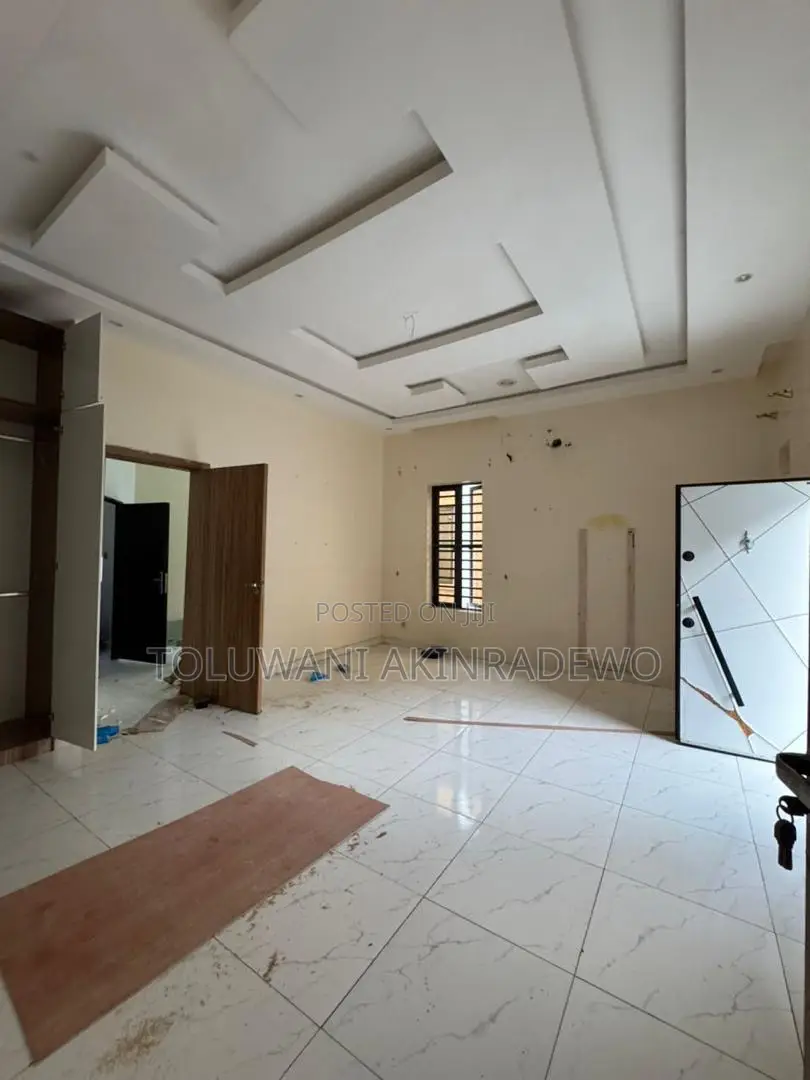 Mini Flat in Ikota for rent in Ikota