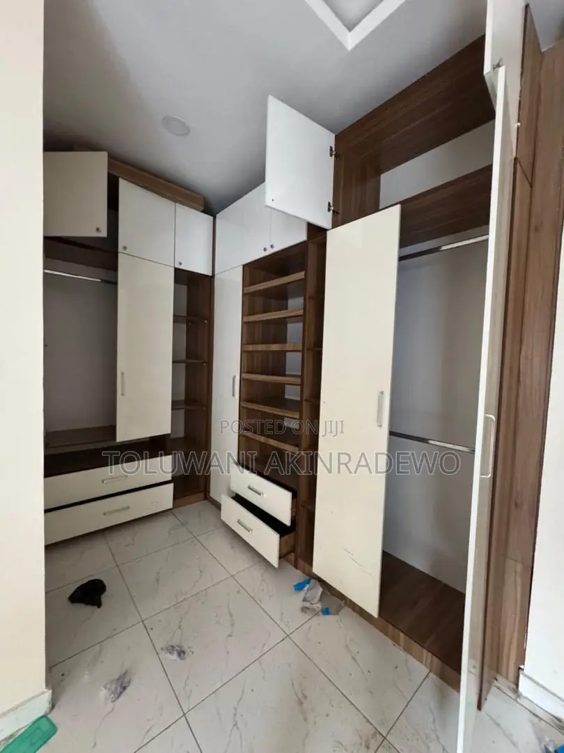 Mini Flat in Ikota for rent in Ikota