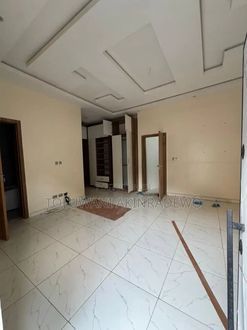 Mini Flat in Ikota for rent in Ikota