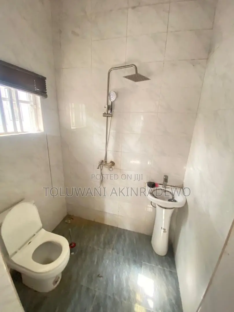 Mini Flat in Ikota for rent in Ikota