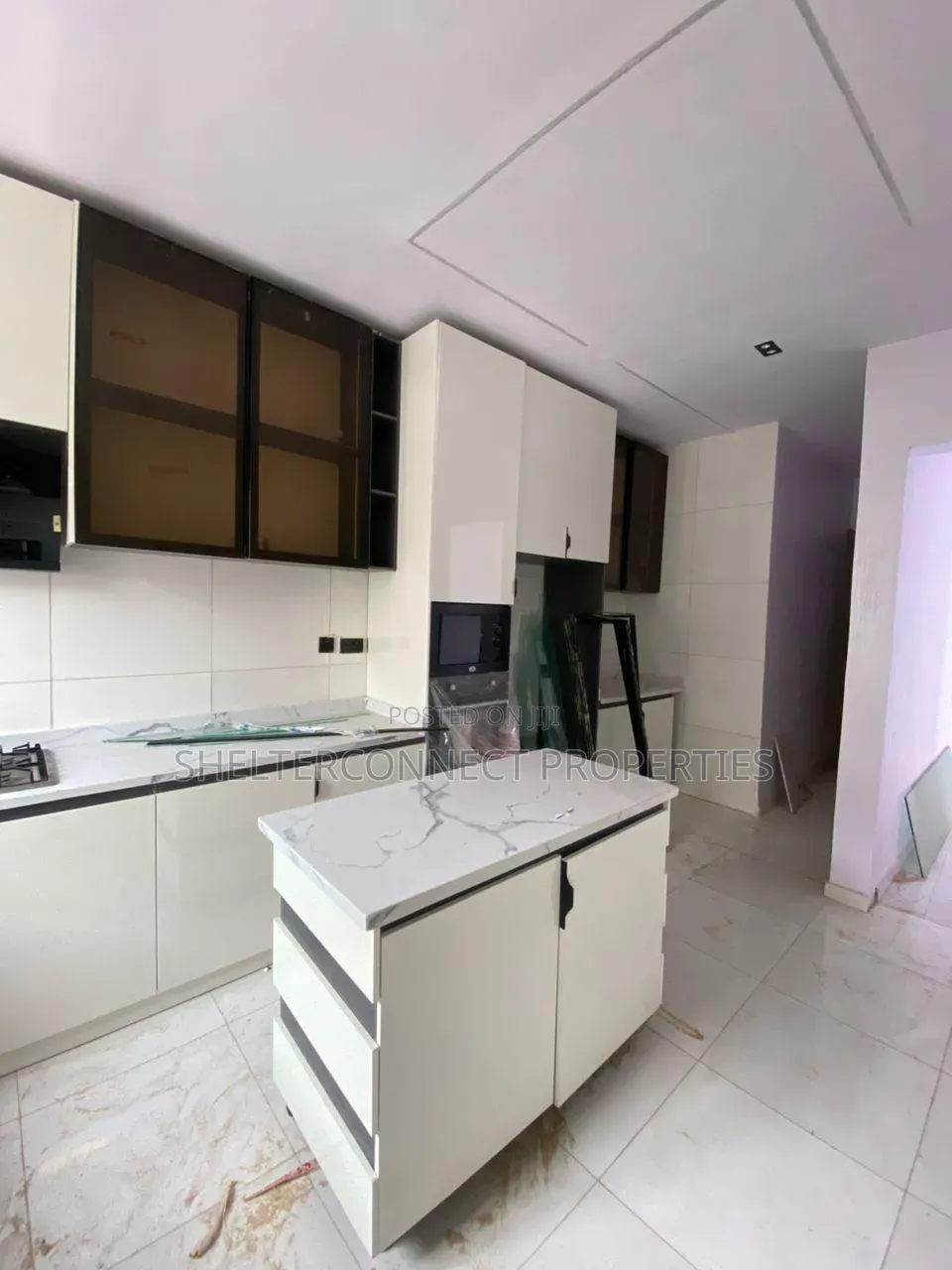 3bdrm Apartment in Ikate for sale in Ikate
