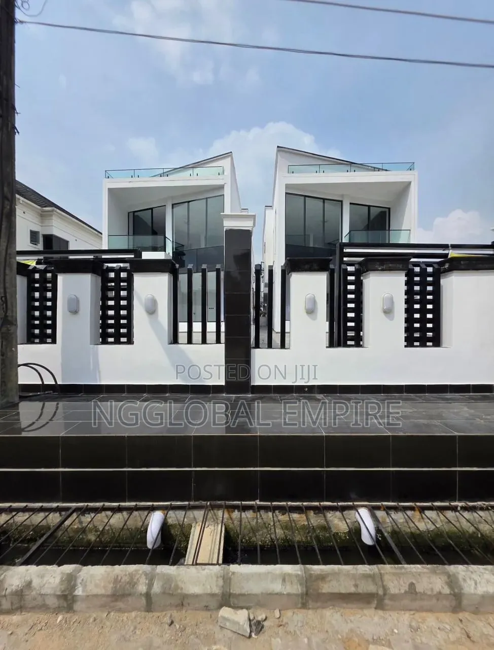5bdrm Duplex in Oral Estate, Chevron for sale in Chevron