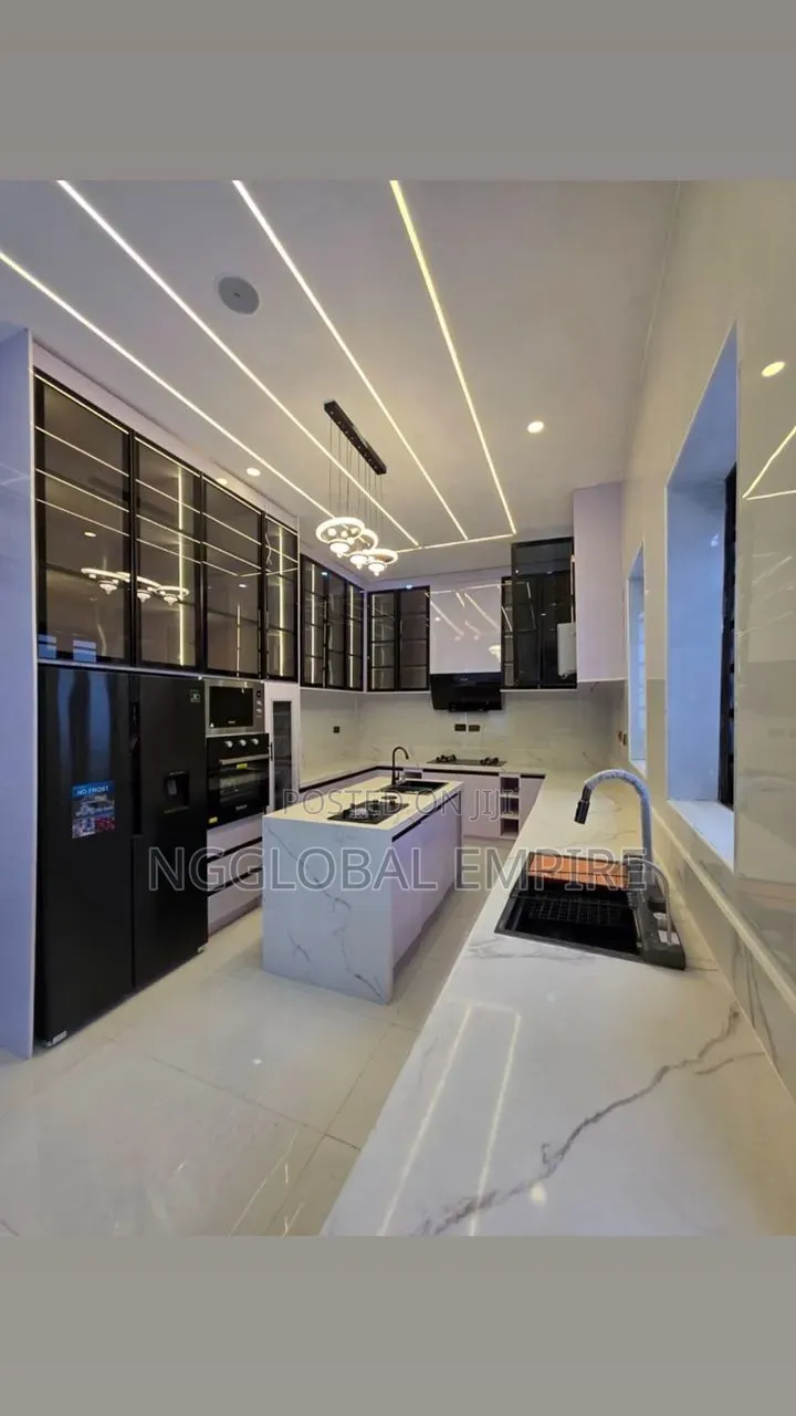 5bdrm Duplex in Oral Estate, Chevron for sale in Chevron