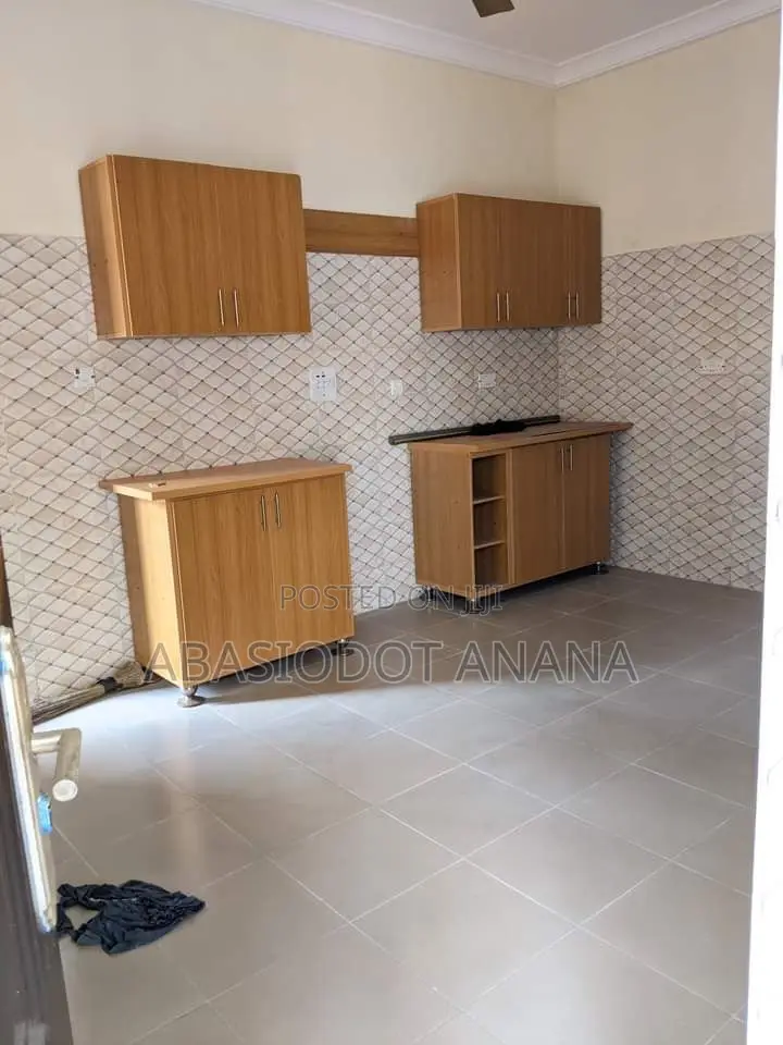 8bdrm Duplex in Osongoma Estate, Uyo for rent in Uyo
