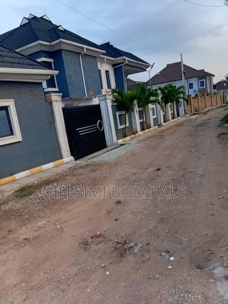 2bdrm Block of Flats in Ore Ofe Estate Very for rent in Akala Express