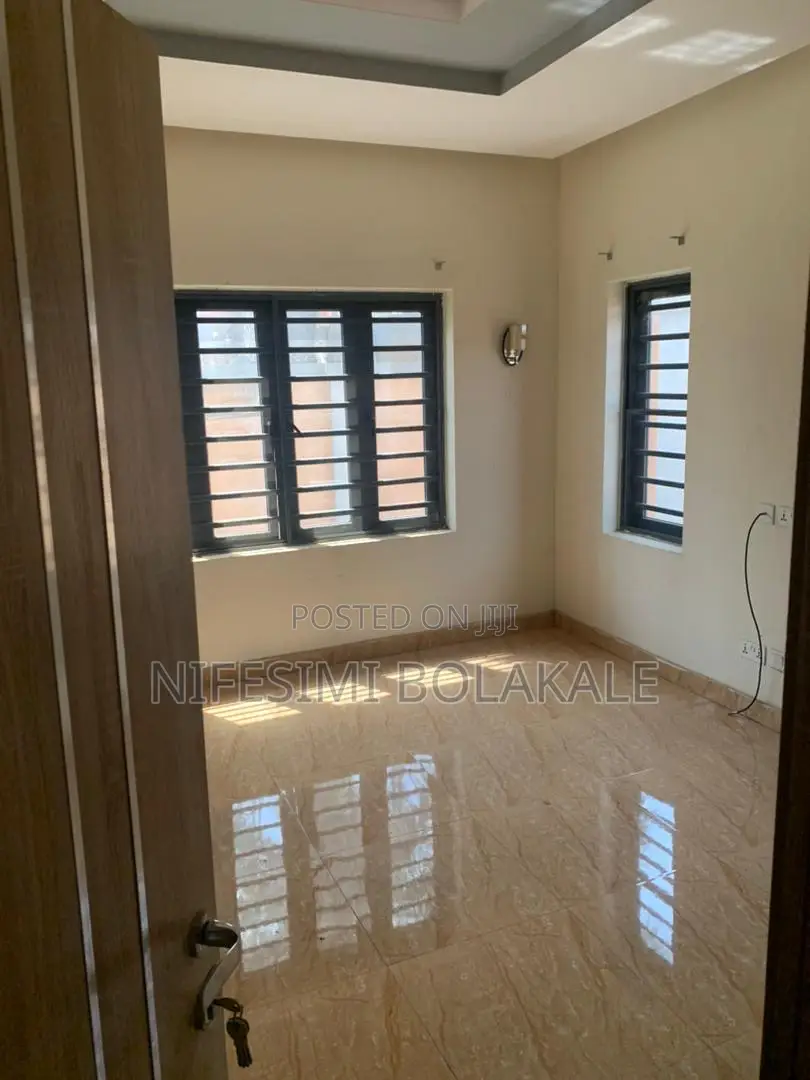 3bdrm Block of Flats in Kasumu Estate, Off for rent in Akala Express