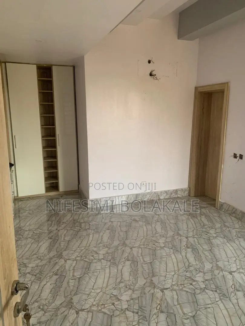 3bdrm Block of Flats in Kasumu Estate, Off for rent in Akala Express