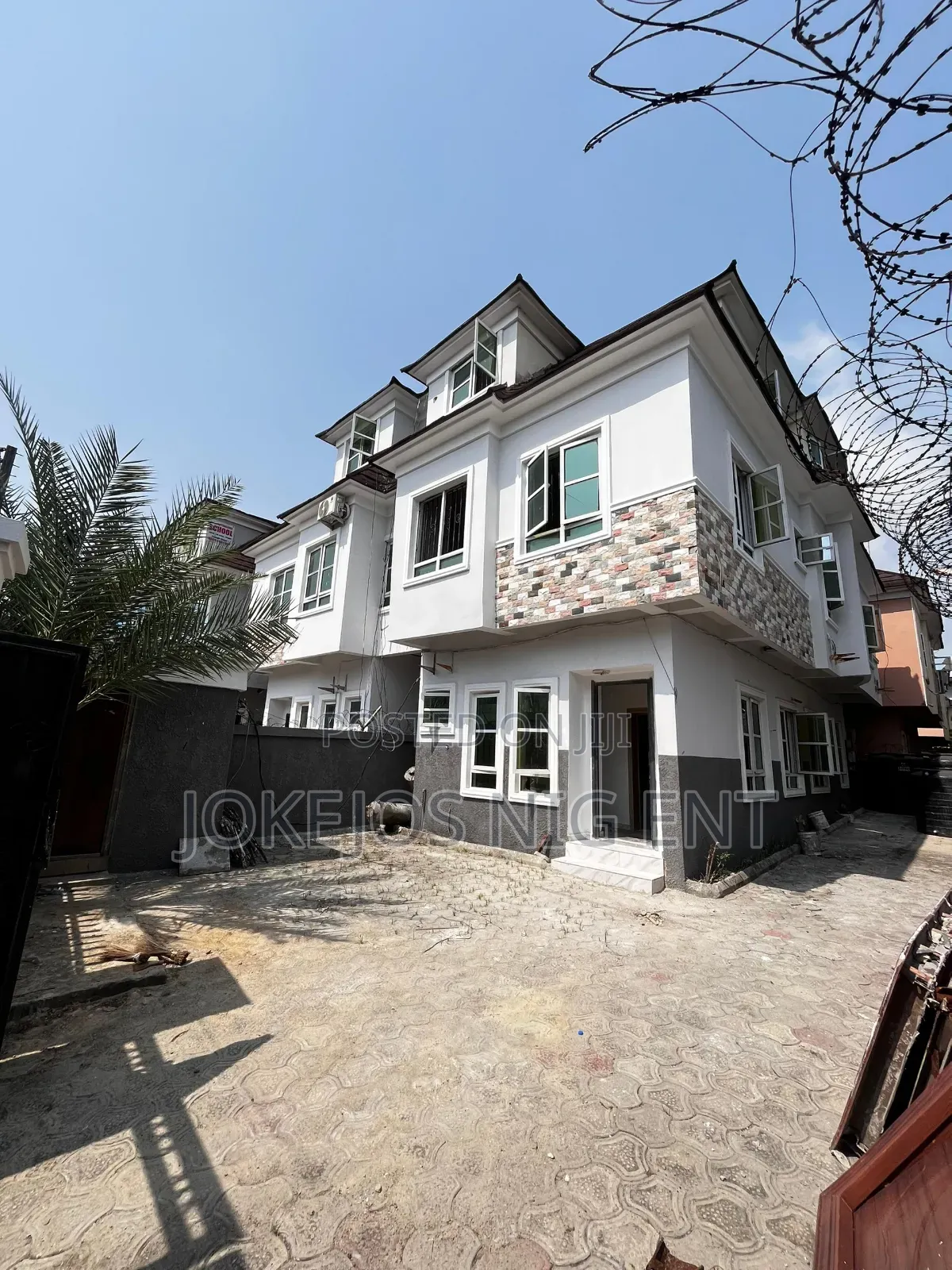 5bdrm Duplex in Southern View Estate, Chevron for sale in Chevron