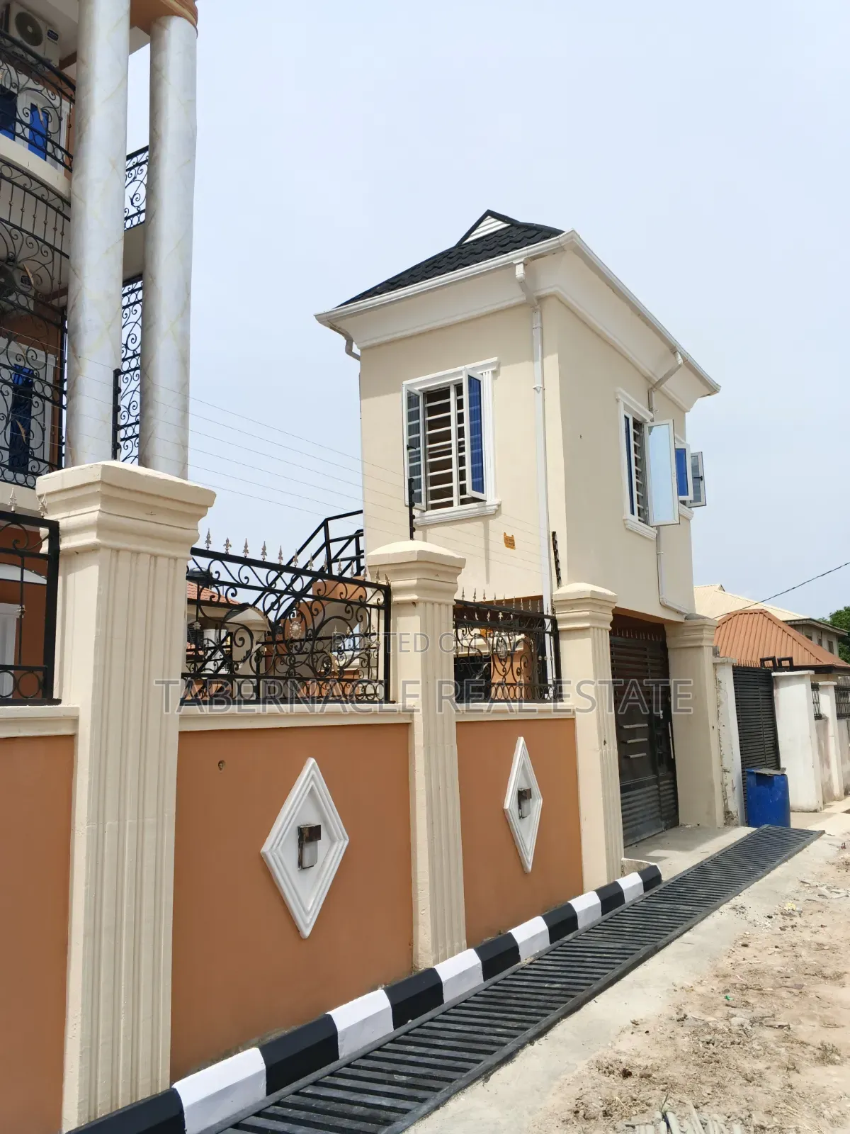 2bdrm Block of Flats in Valley View Estate, Ebute for rent in Ebute