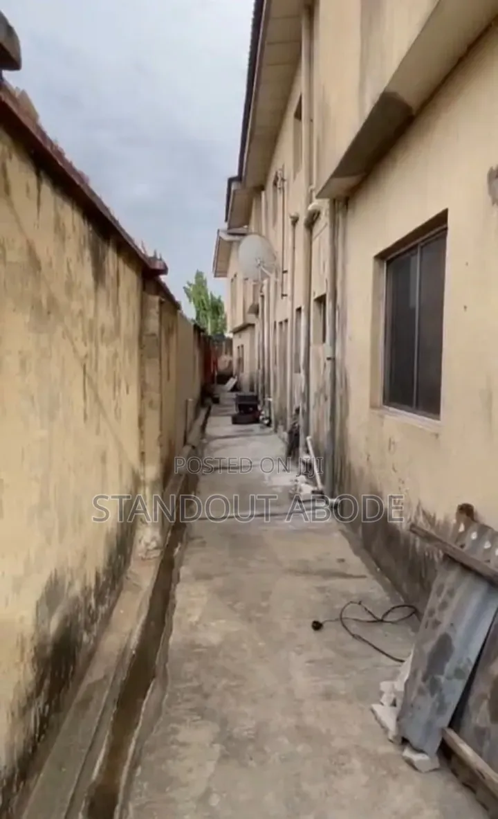 3bdrm Block of Flats in Secure Location, Shasha for sale in Shasha