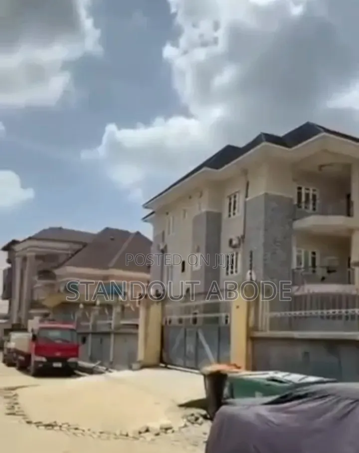 3bdrm Block of Flats in Good Location, Mende for sale in Mende