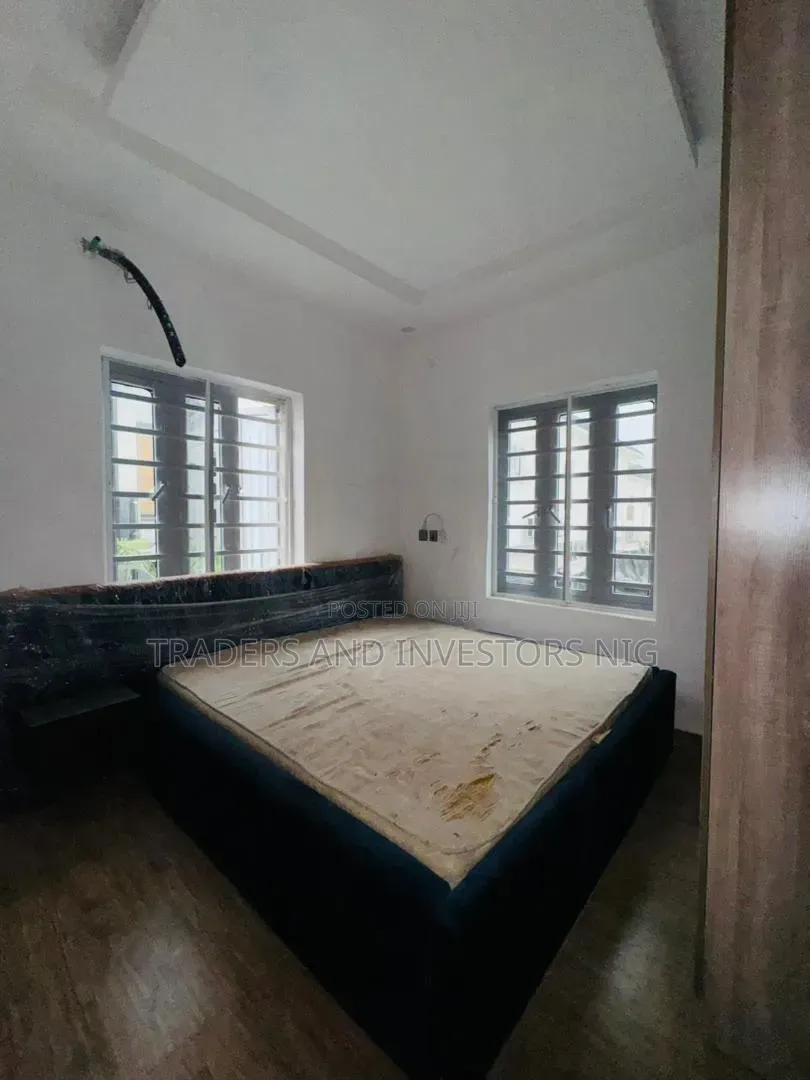 2bdrm Block of Flats in Oral, Ikota for sale in Ikota