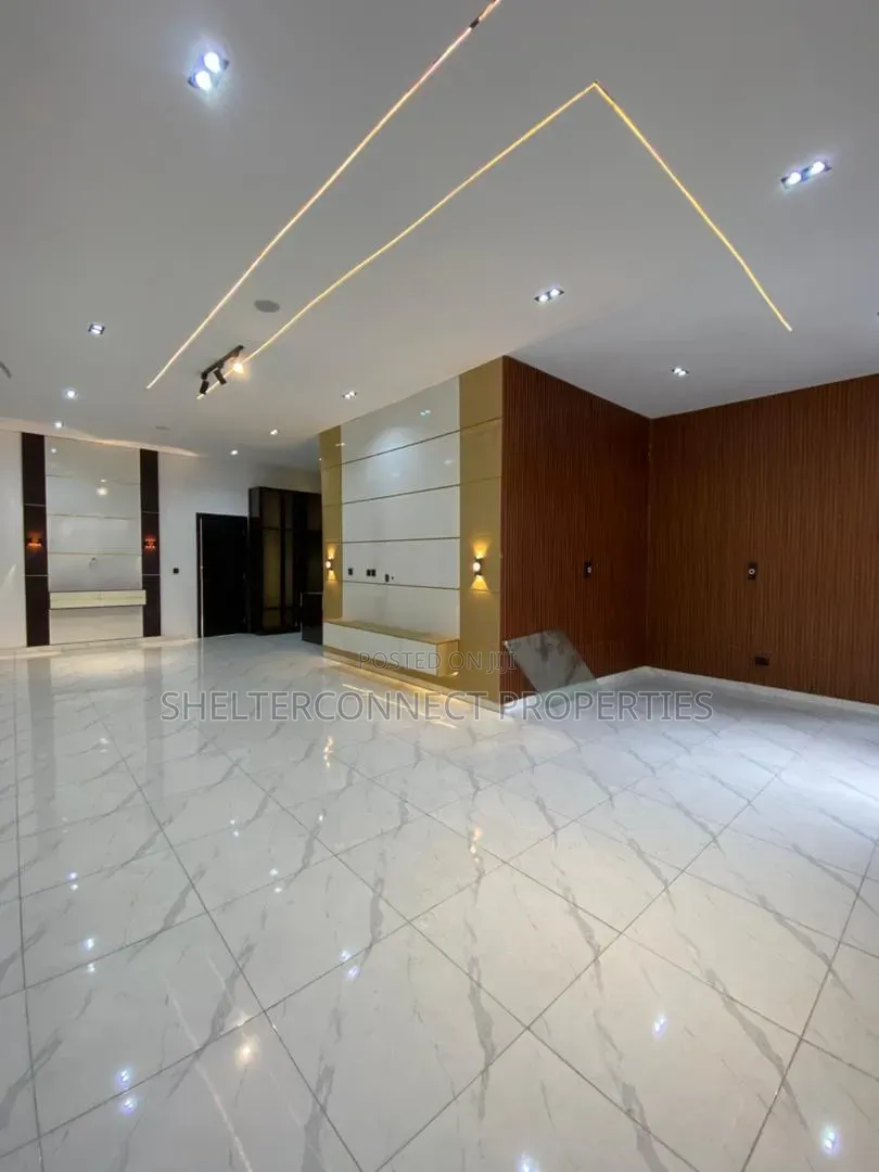 5bdrm Duplex in Lekki Expressway for sale in Lekki Expressway