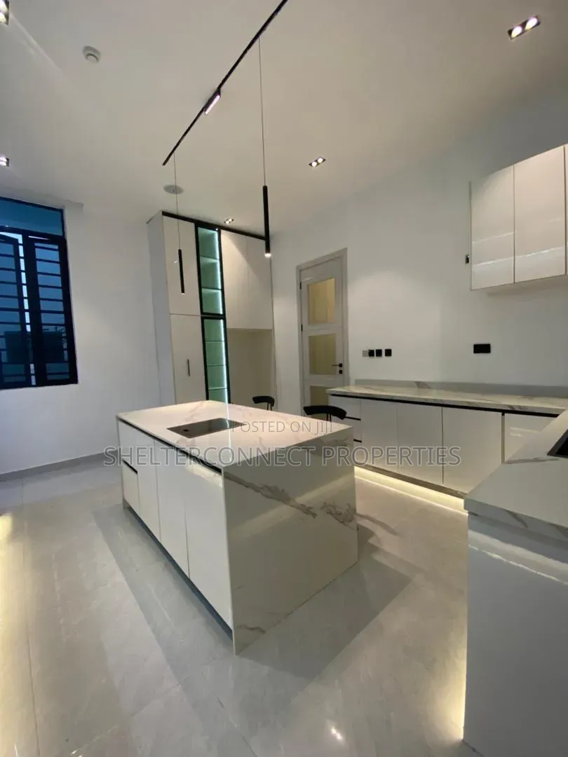 5bdrm Duplex in Lekki Expressway for sale in Lekki Expressway