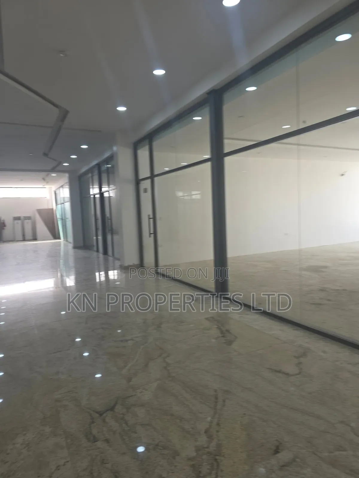 Shop/Office Space for Rent 96sqm in Guzape District