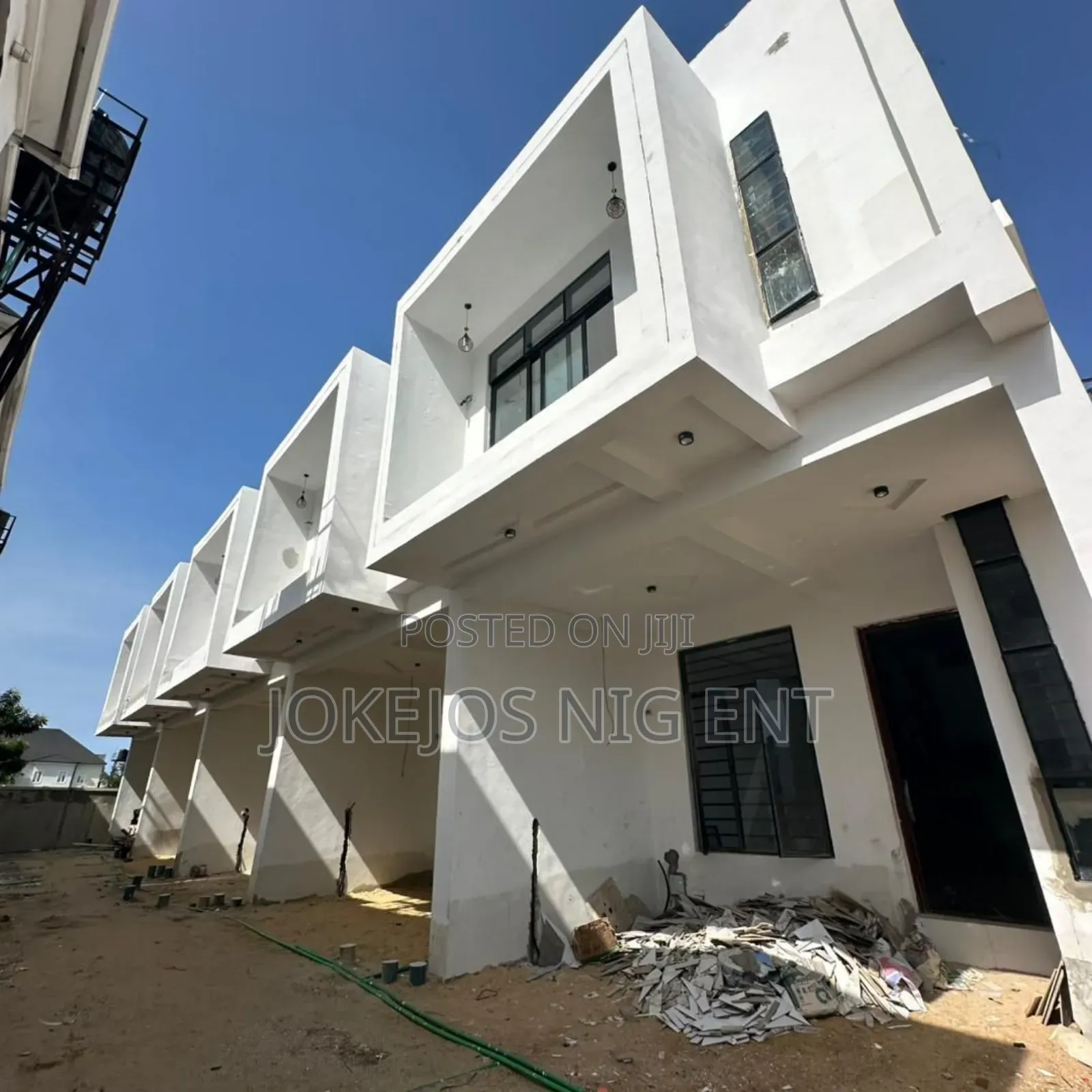 4bdrm Townhouse/Terrace in Orchid Road, Lafiaji for sale in Lafiaji