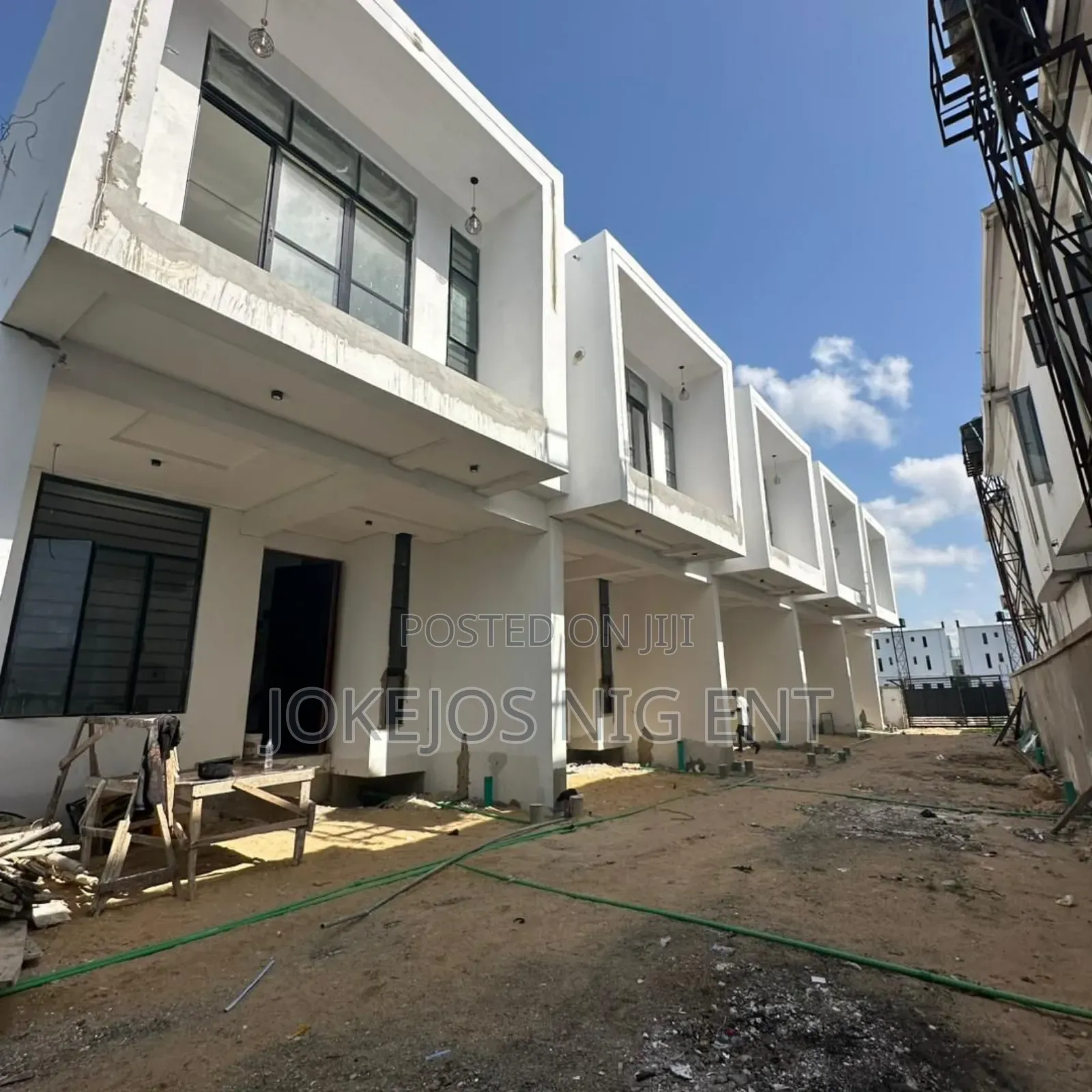 4bdrm Townhouse/Terrace in Orchid Road, Lafiaji for sale in Lafiaji