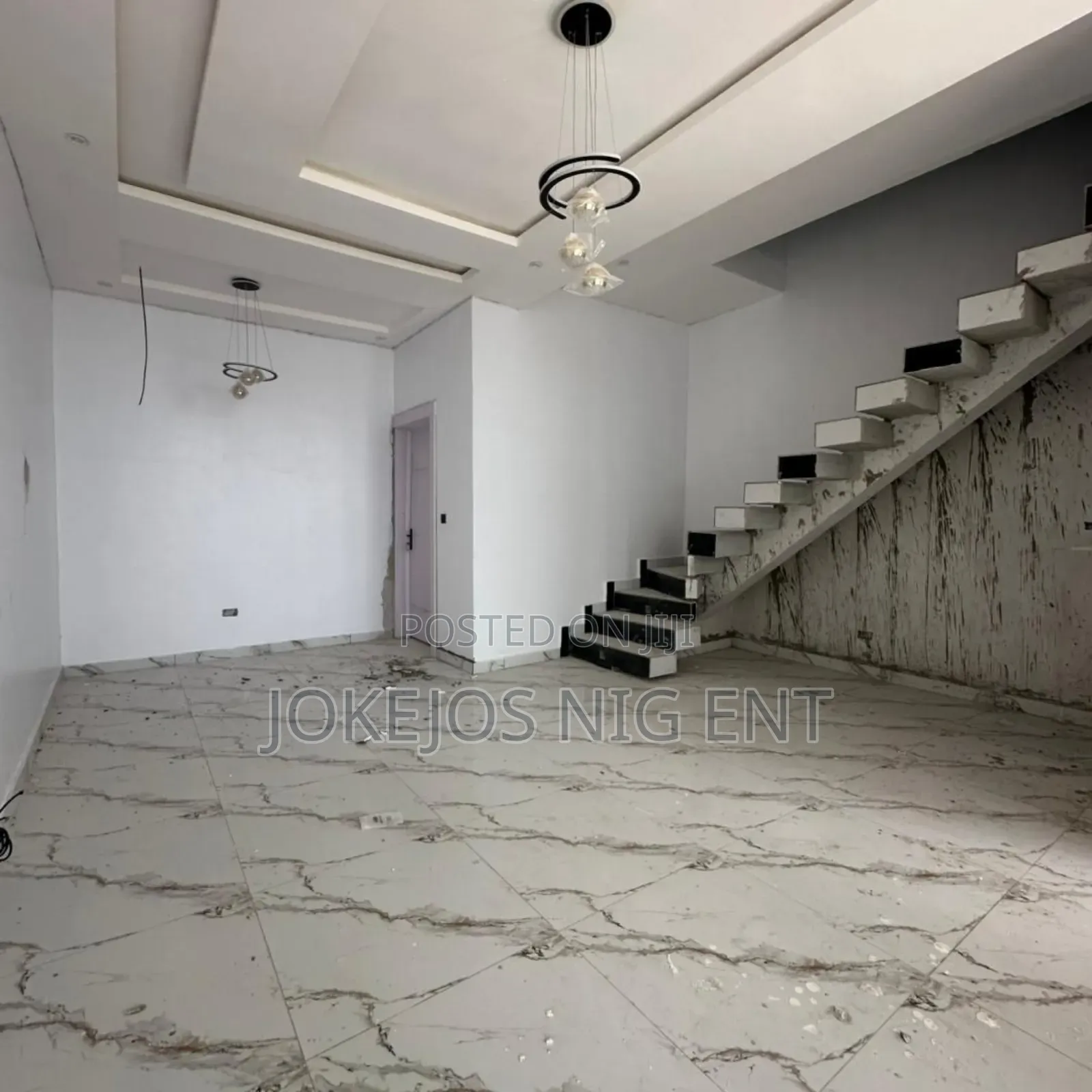 4bdrm Townhouse/Terrace in Orchid Road, Lafiaji for sale in Lafiaji