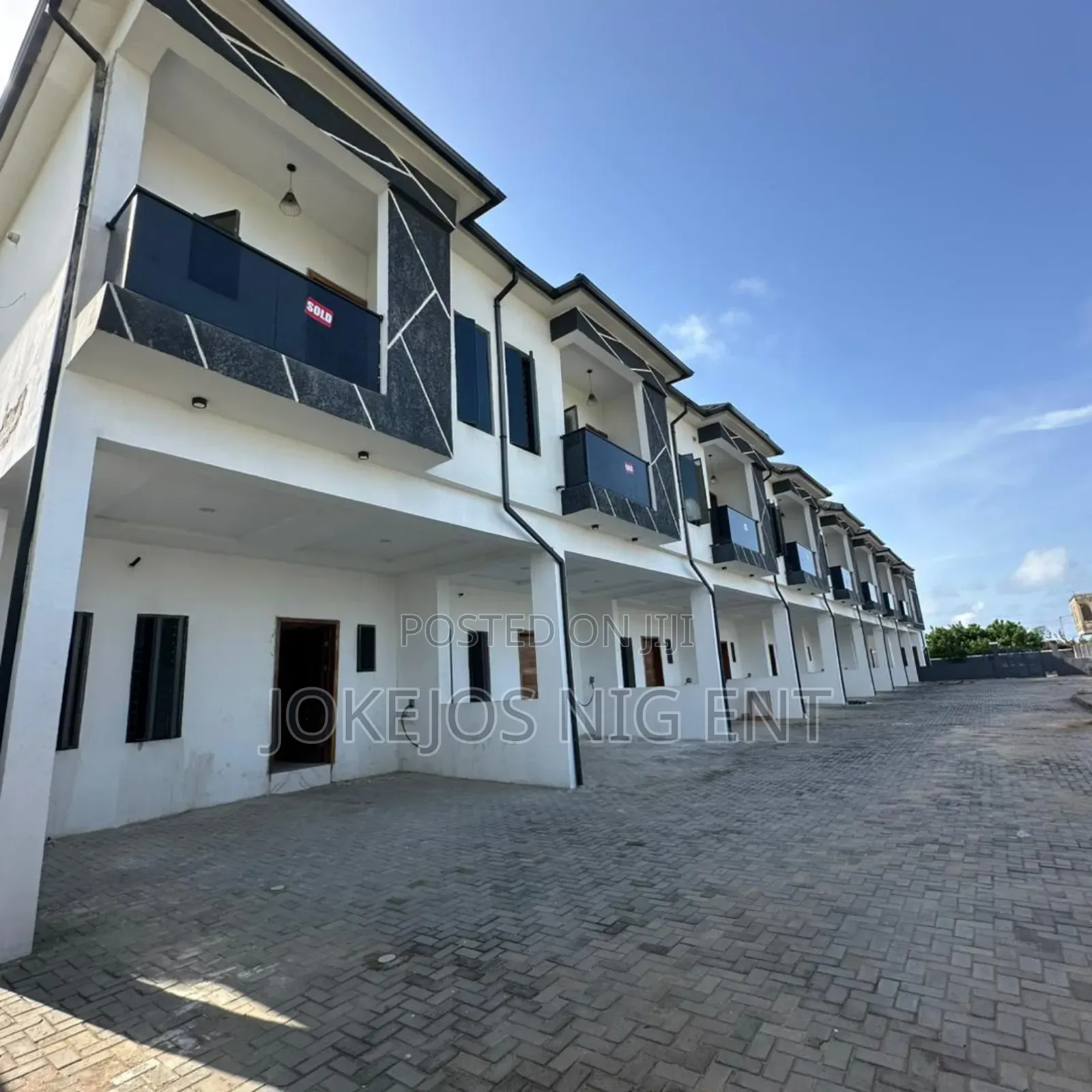 4bdrm Townhouse/Terrace in Orchid Road, Lafiaji for sale in Lafiaji