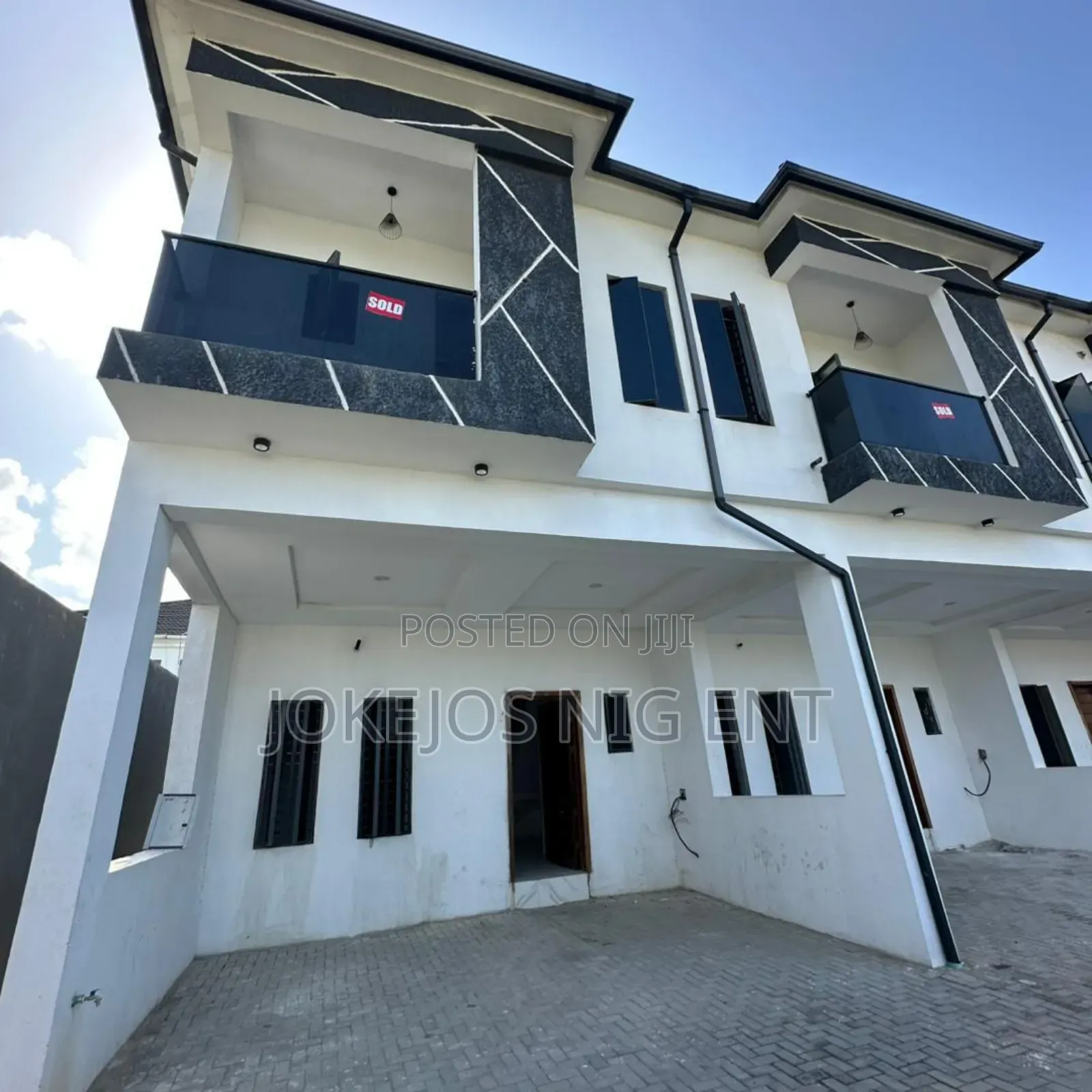 4bdrm Townhouse/Terrace in Orchid Road, Lafiaji for sale in Lafiaji
